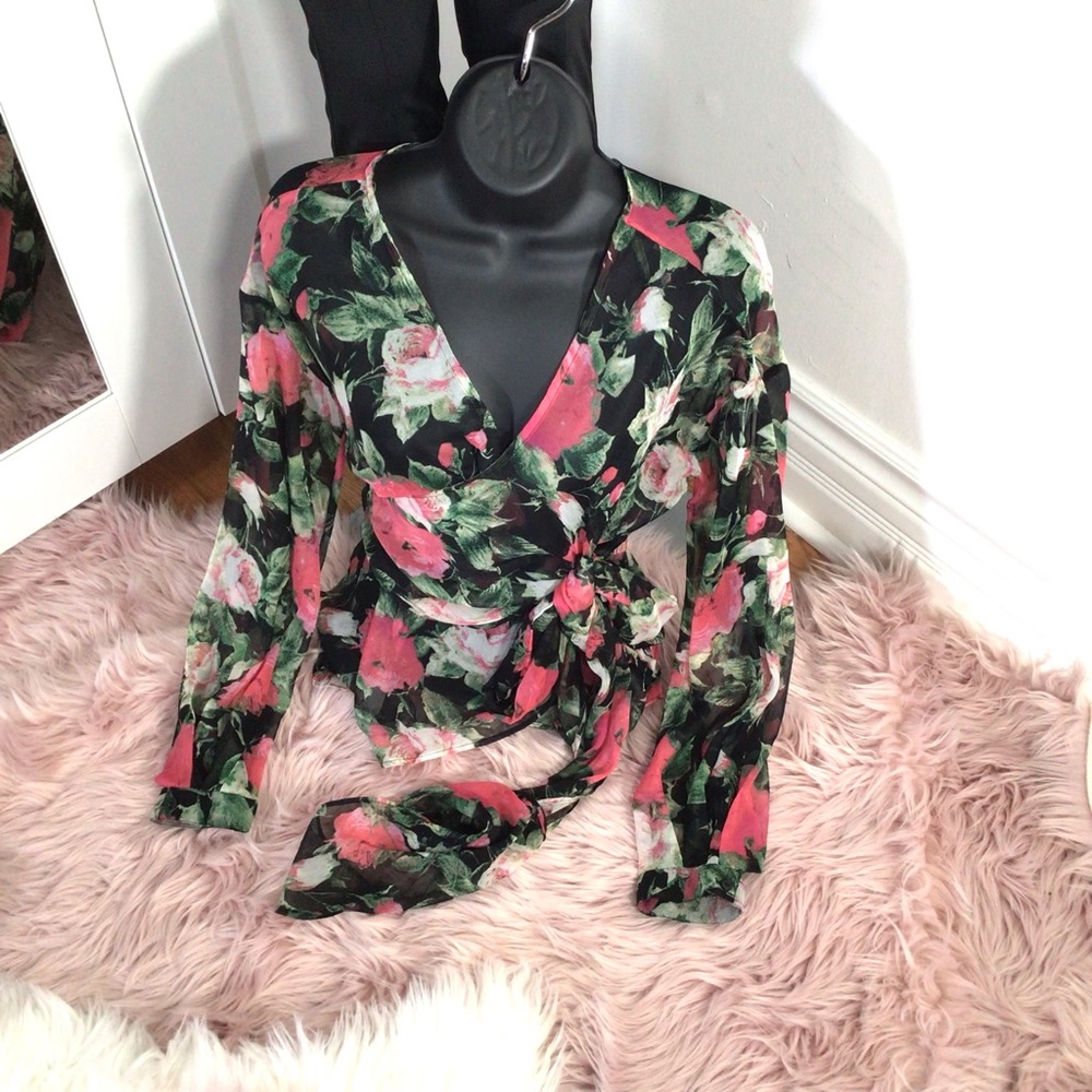 Floral wrap blouse - Picture 2 of 9
